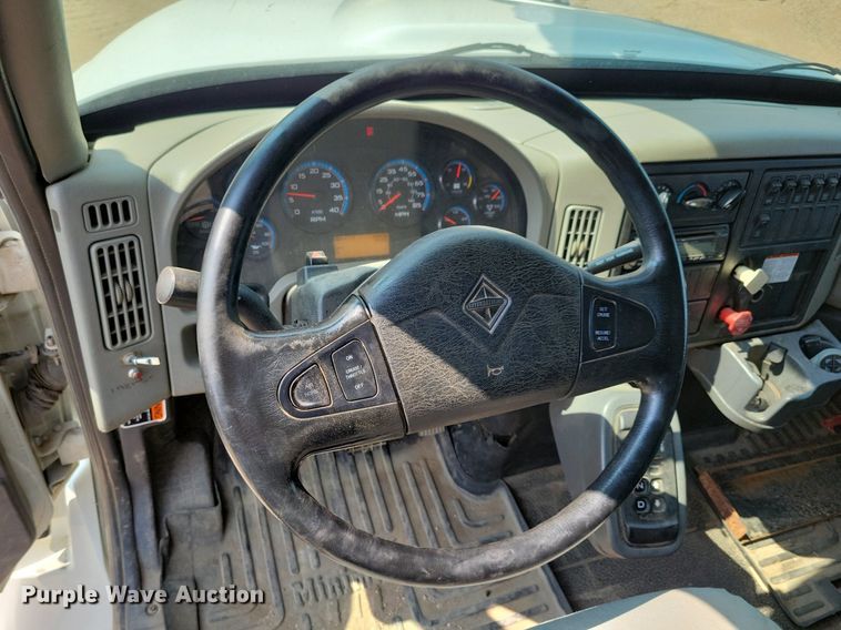 image for item JO9462 2012 International DuraStar 4400 bucket truck