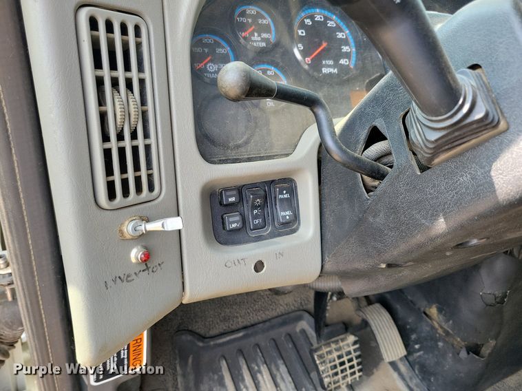 image for item JO9462 2012 International DuraStar 4400 bucket truck