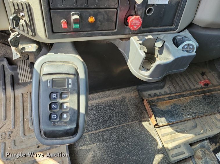 image for item JO9462 2012 International DuraStar 4400 bucket truck