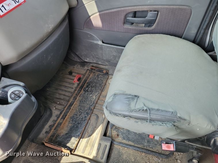 image for item JO9462 2012 International DuraStar 4400 bucket truck