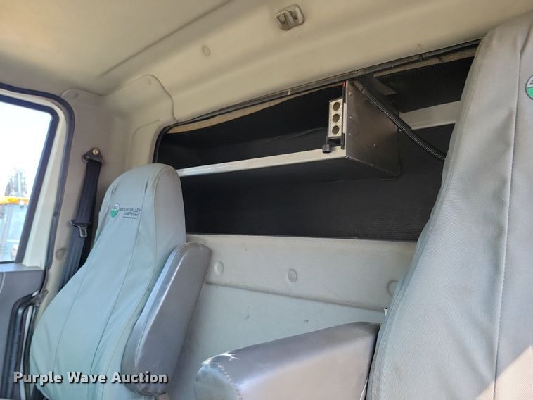 image for item JO9462 2012 International DuraStar 4400 bucket truck