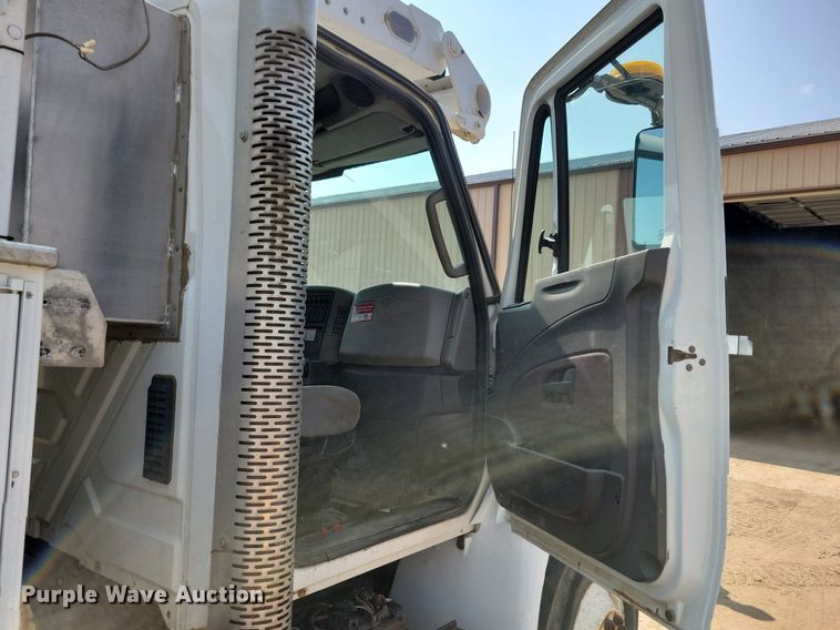 image for item JO9462 2012 International DuraStar 4400 bucket truck