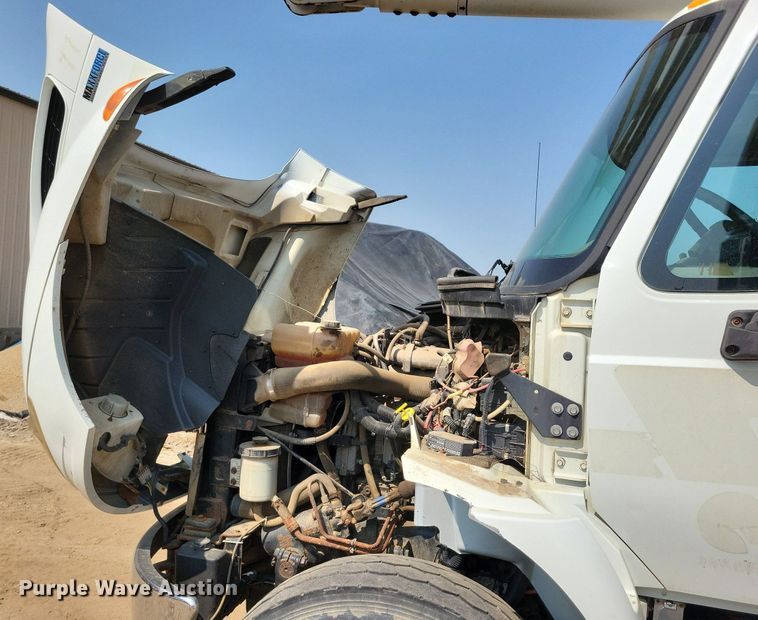 image for item JO9462 2012 International DuraStar 4400 bucket truck