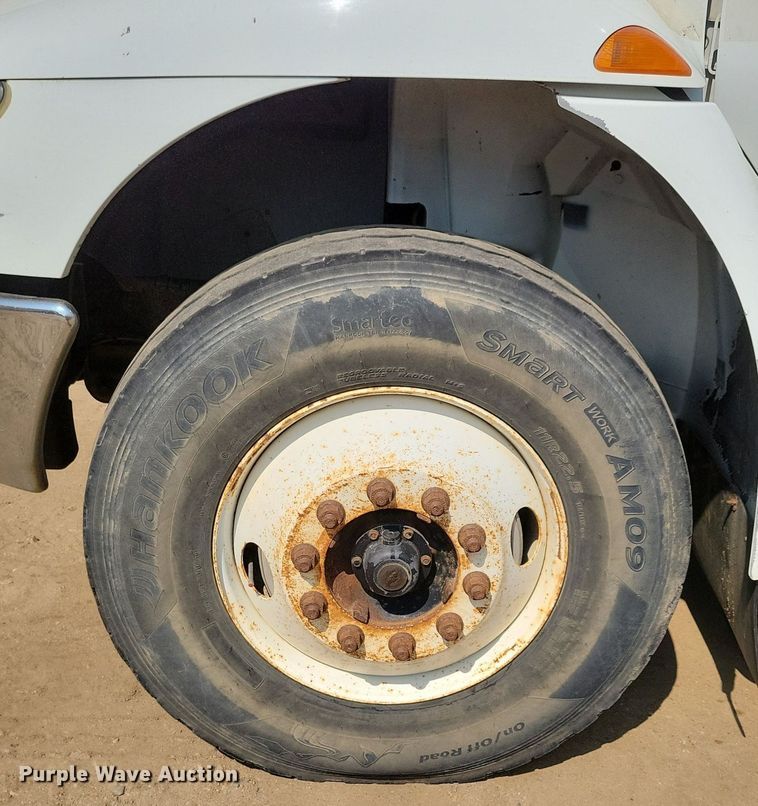 image for item JO9462 2012 International DuraStar 4400 bucket truck