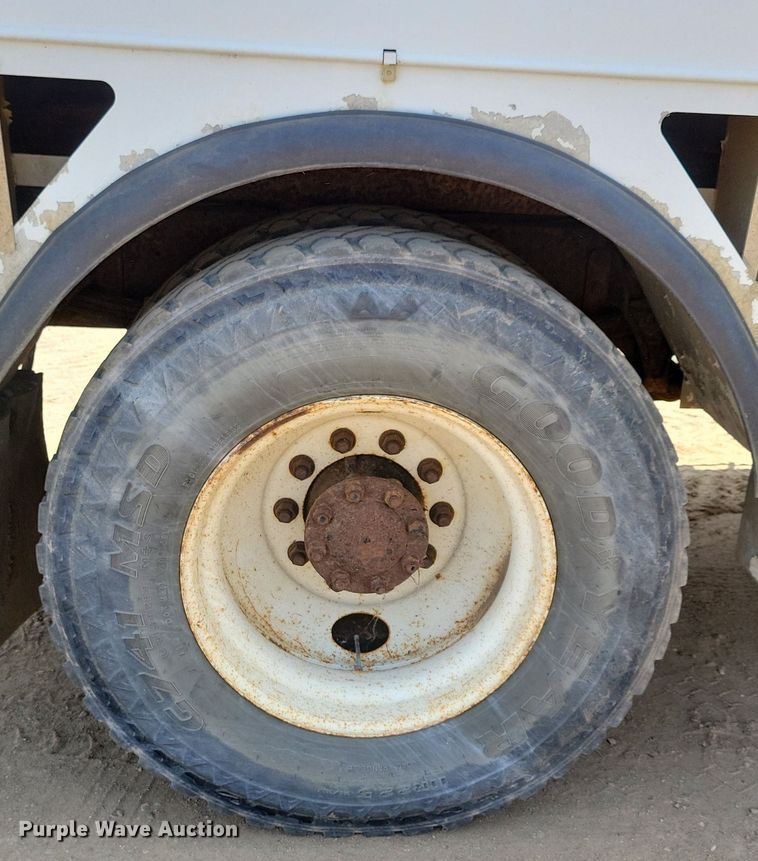 image for item JO9462 2012 International DuraStar 4400 bucket truck