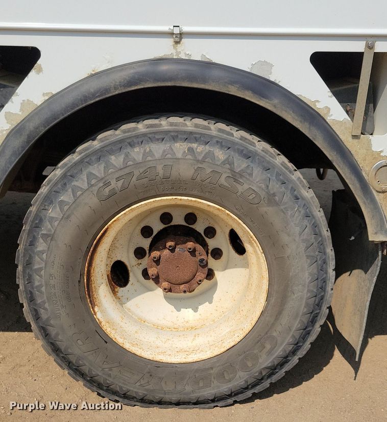 image for item JO9462 2012 International DuraStar 4400 bucket truck