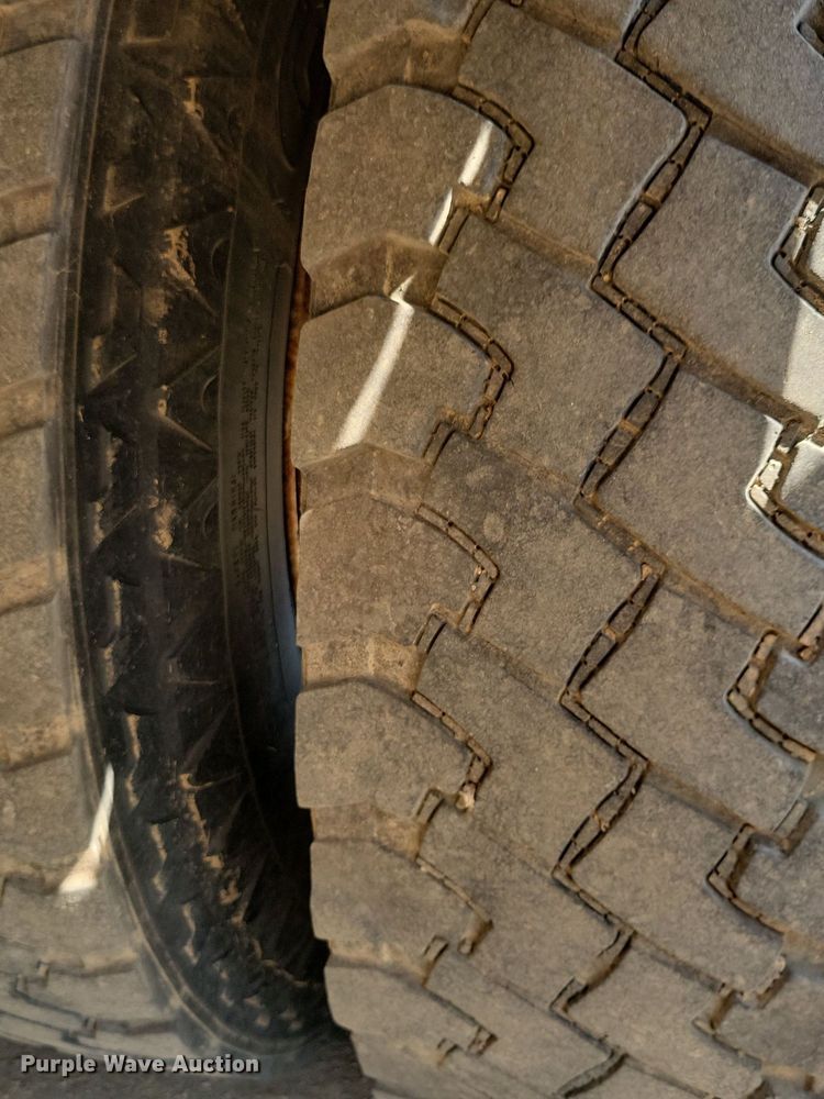 image for item JO9462 2012 International DuraStar 4400 bucket truck