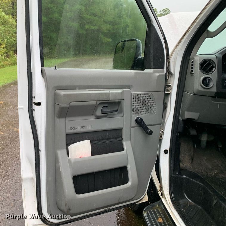 image for item JT9780 2014 Ford Econoline E350 Super Duty XL van