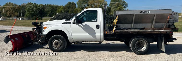 image for item LC9162 2014 Ford F350 Super Duty XL flatbed pickup truck