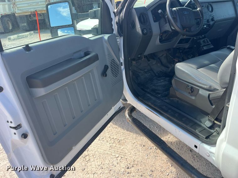 image for item LC9162 2014 Ford F350 Super Duty XL flatbed pickup truck