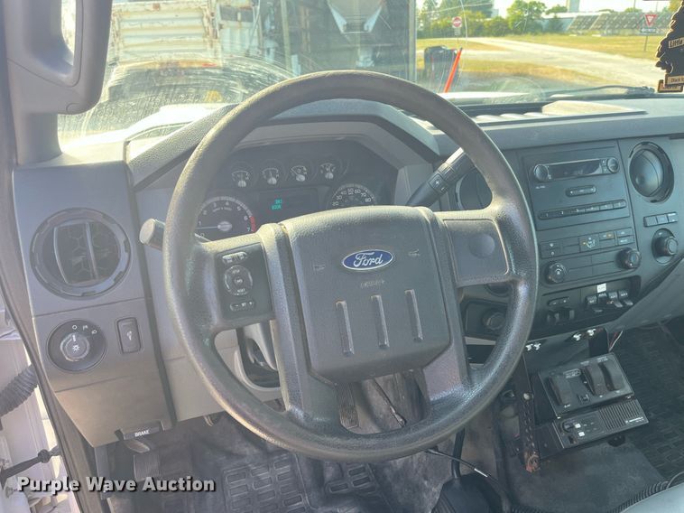 image for item LC9162 2014 Ford F350 Super Duty XL flatbed pickup truck