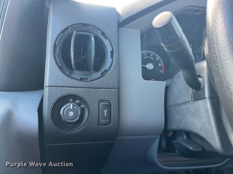 image for item LC9162 2014 Ford F350 Super Duty XL flatbed pickup truck