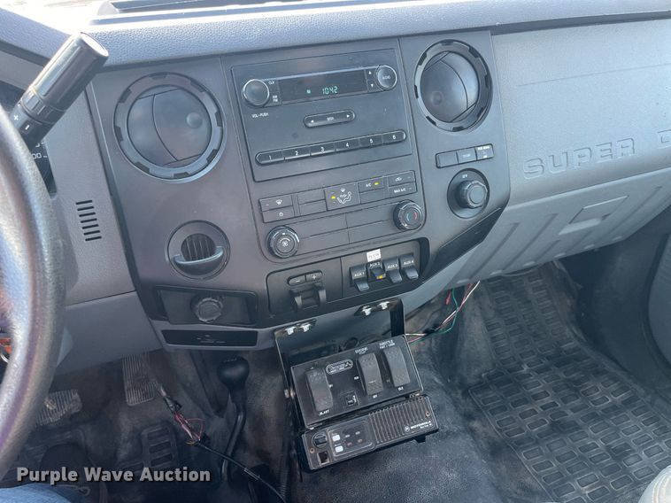 image for item LC9162 2014 Ford F350 Super Duty XL flatbed pickup truck