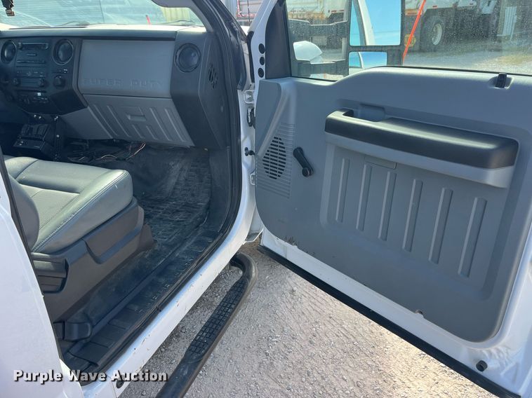 image for item LC9162 2014 Ford F350 Super Duty XL flatbed pickup truck