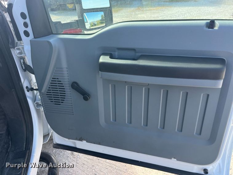 image for item LC9162 2014 Ford F350 Super Duty XL flatbed pickup truck