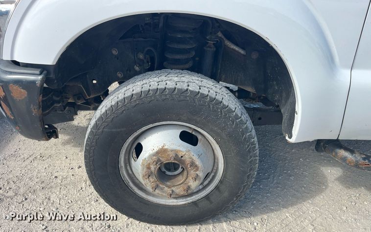 image for item LC9162 2014 Ford F350 Super Duty XL flatbed pickup truck