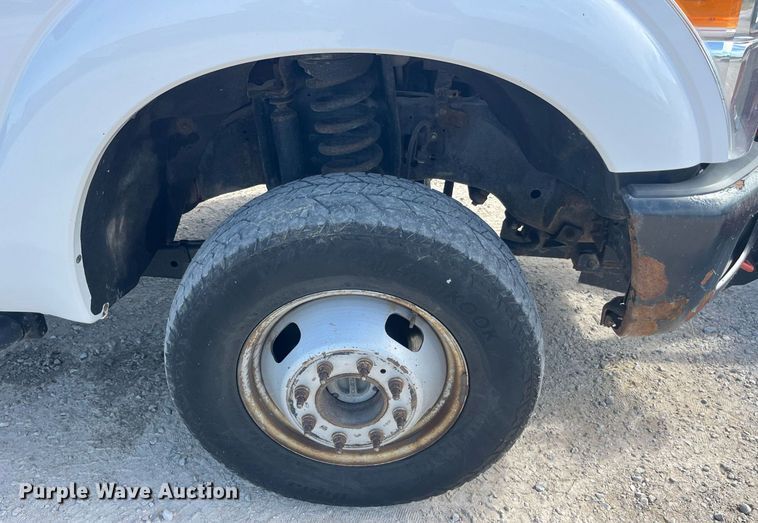 image for item LC9162 2014 Ford F350 Super Duty XL flatbed pickup truck