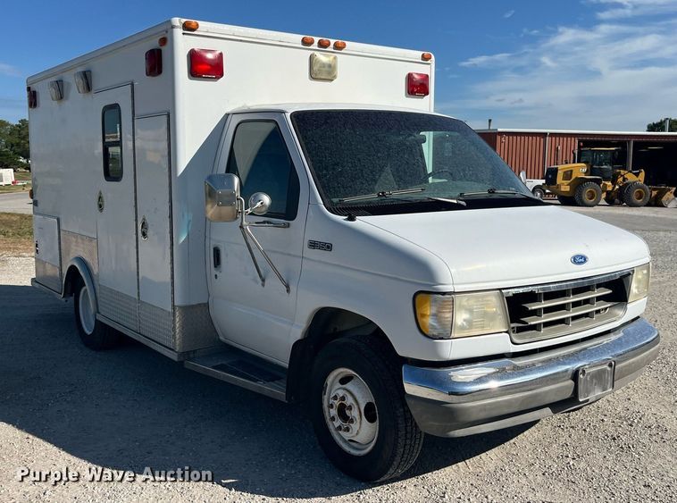 image for item LC9163 1993 Ford E350 ambulance