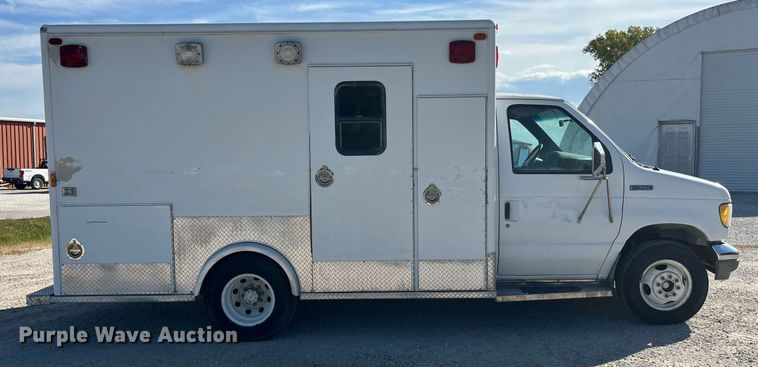 image for item LC9163 1993 Ford E350 ambulance