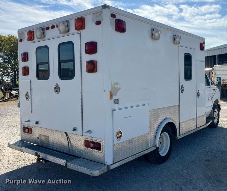 image for item LC9163 1993 Ford E350 ambulance
