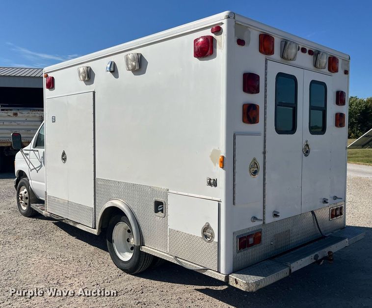 image for item LC9163 1993 Ford E350 ambulance