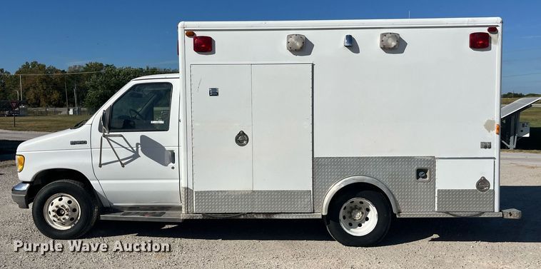 image for item LC9163 1993 Ford E350 ambulance