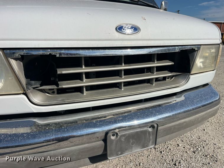 image for item LC9163 1993 Ford E350 ambulance