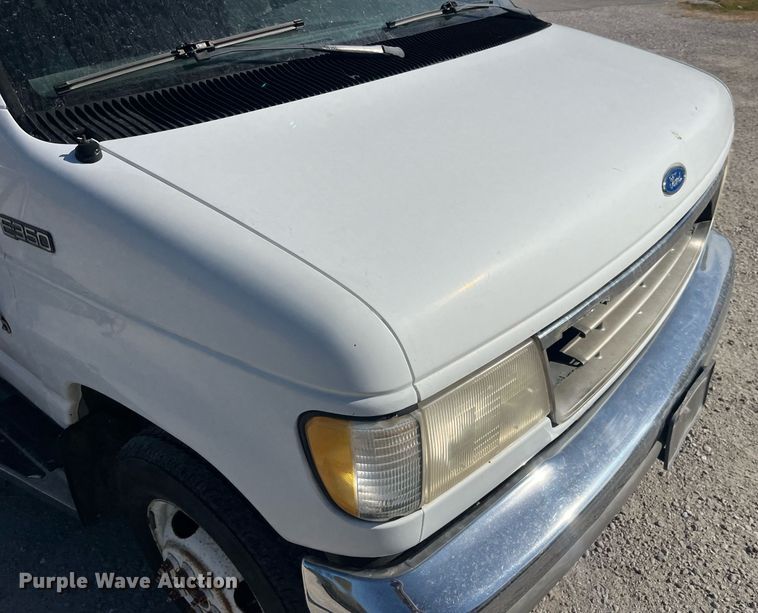 image for item LC9163 1993 Ford E350 ambulance