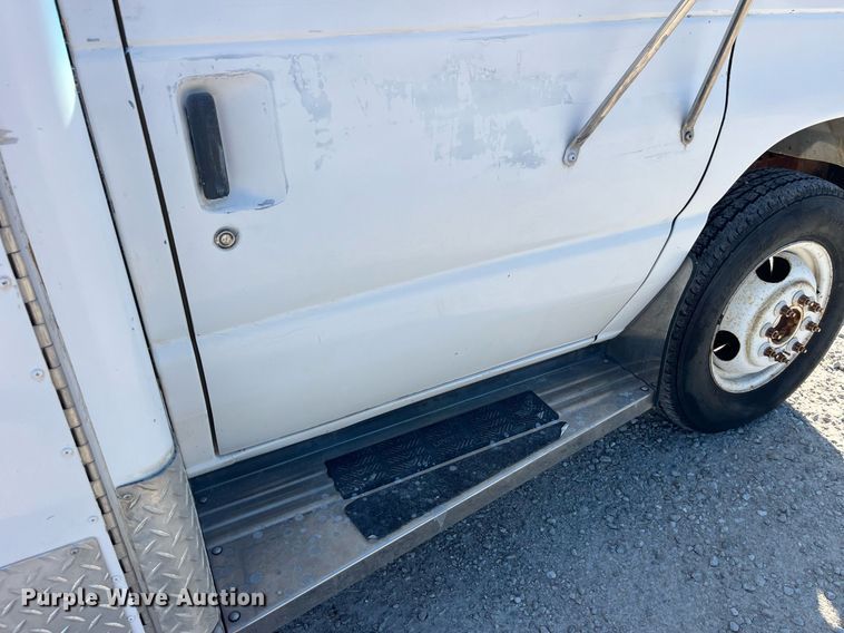 image for item LC9163 1993 Ford E350 ambulance