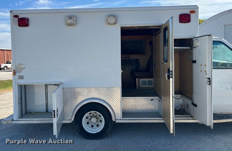 image for item LC9163 1993 Ford E350 ambulance