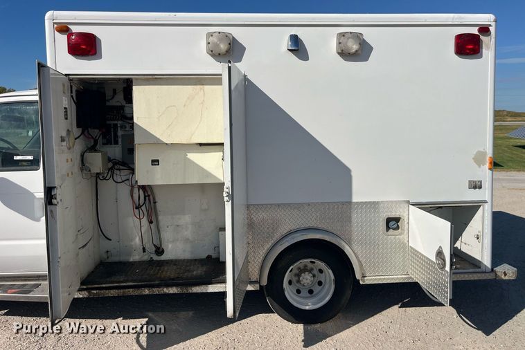 image for item LC9163 1993 Ford E350 ambulance