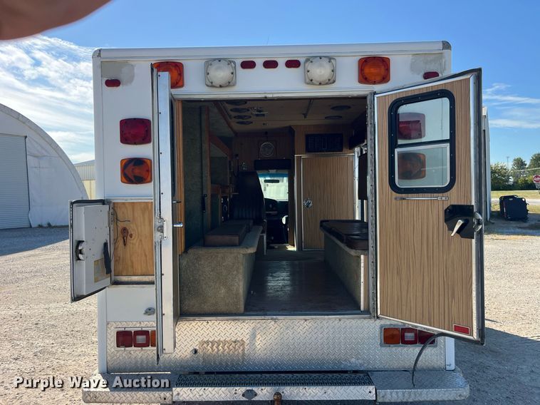 image for item LC9163 1993 Ford E350 ambulance