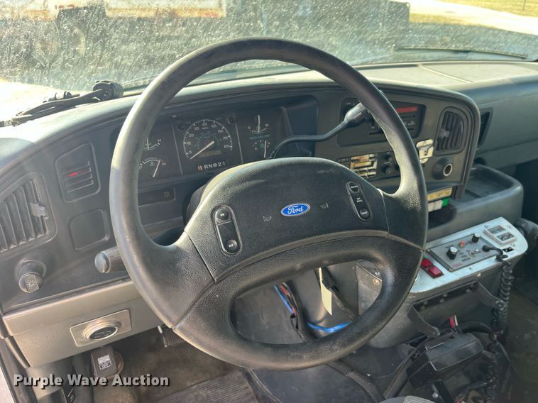 image for item LC9163 1993 Ford E350 ambulance