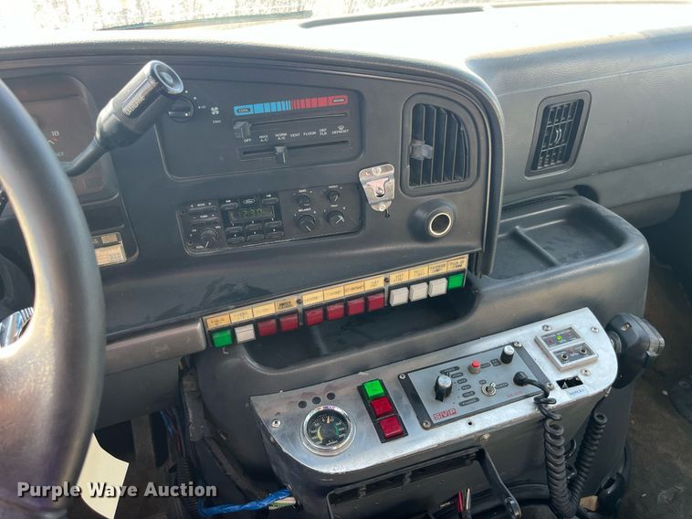 image for item LC9163 1993 Ford E350 ambulance