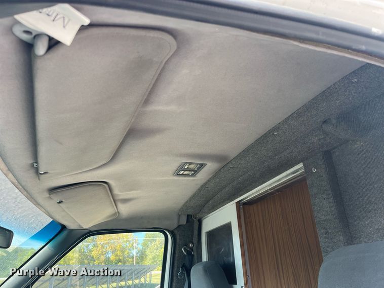 image for item LC9163 1993 Ford E350 ambulance