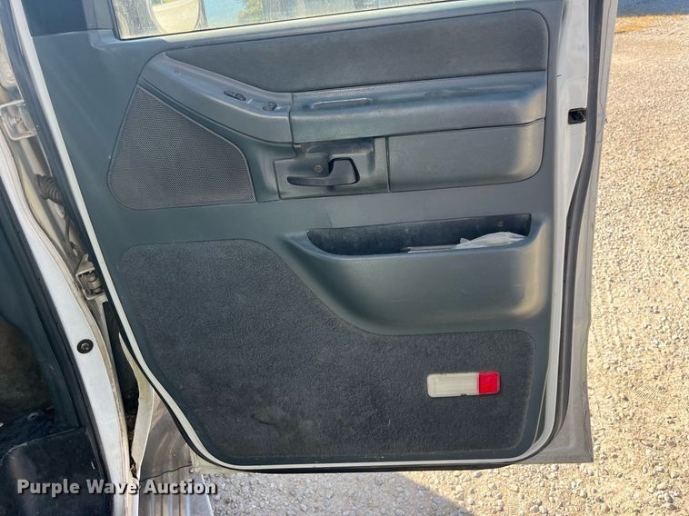 image for item LC9163 1993 Ford E350 ambulance