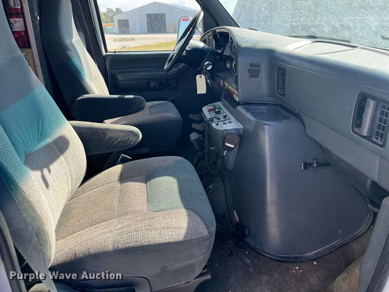 image for item LC9163 1993 Ford E350 ambulance