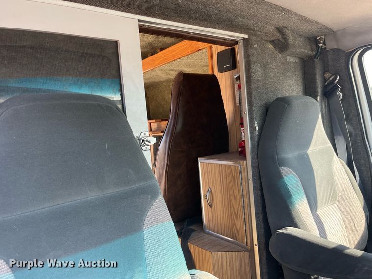 image for item LC9163 1993 Ford E350 ambulance