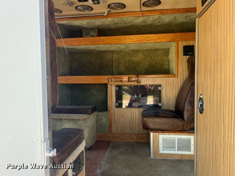 image for item LC9163 1993 Ford E350 ambulance