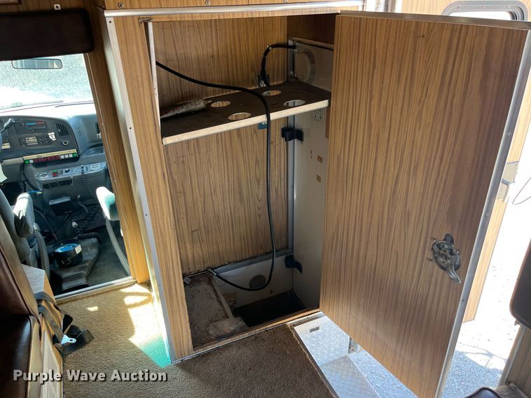 image for item LC9163 1993 Ford E350 ambulance