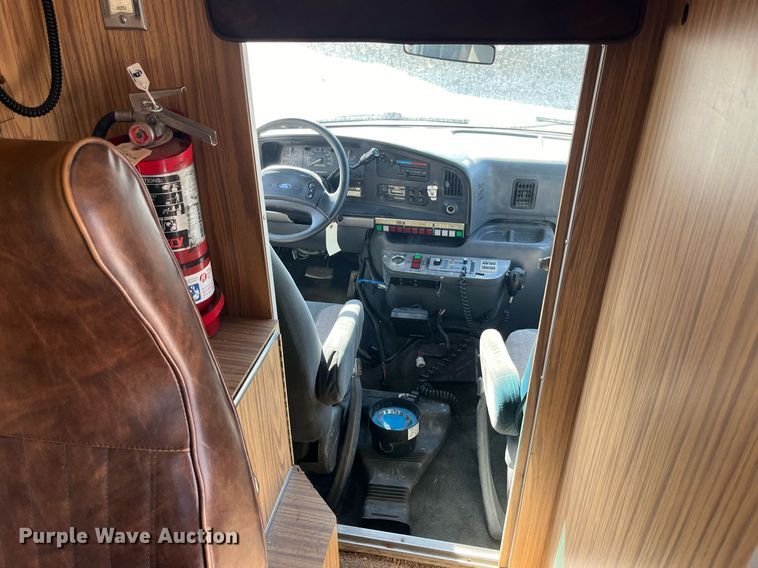 image for item LC9163 1993 Ford E350 ambulance