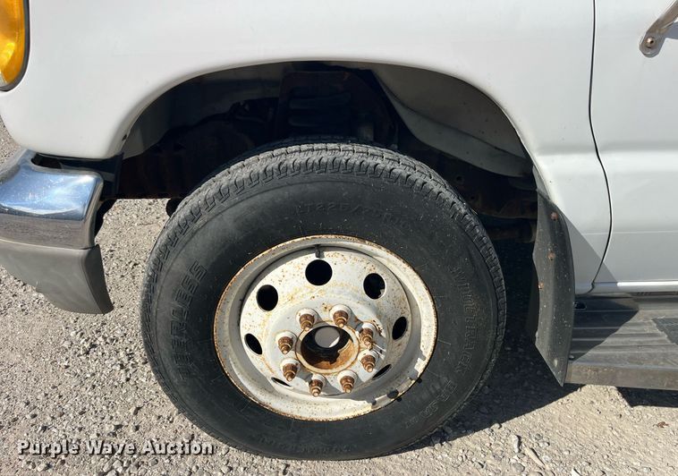 image for item LC9163 1993 Ford E350 ambulance