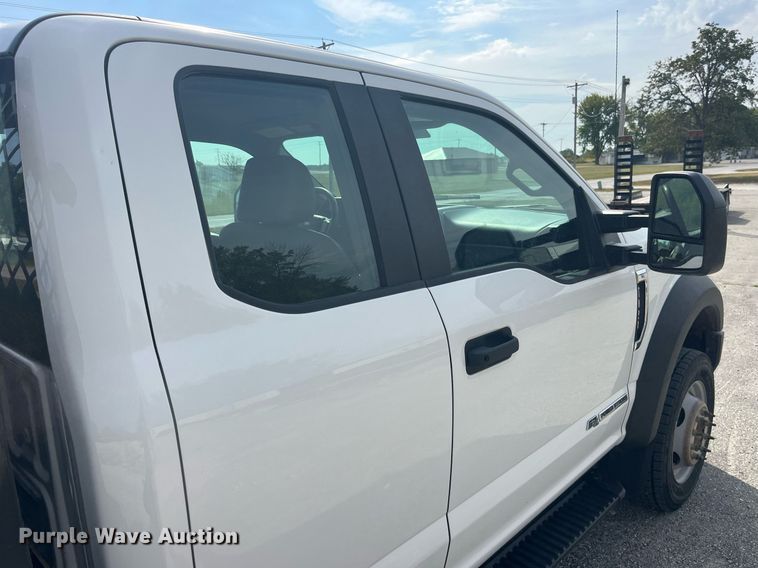 image for item LC9188 2018 Ford F450 Super Duty XL SuperCab flatbed truck