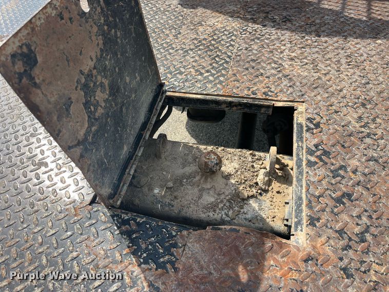 image for item LC9188 2018 Ford F450 Super Duty XL SuperCab flatbed truck