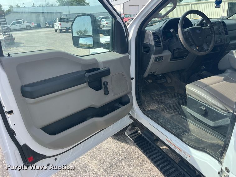 image for item LC9188 2018 Ford F450 Super Duty XL SuperCab flatbed truck