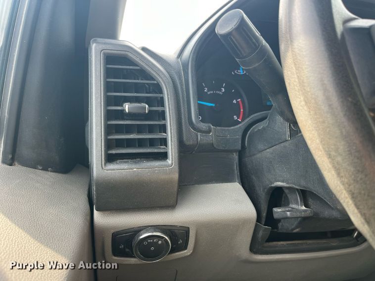 image for item LC9188 2018 Ford F450 Super Duty XL SuperCab flatbed truck