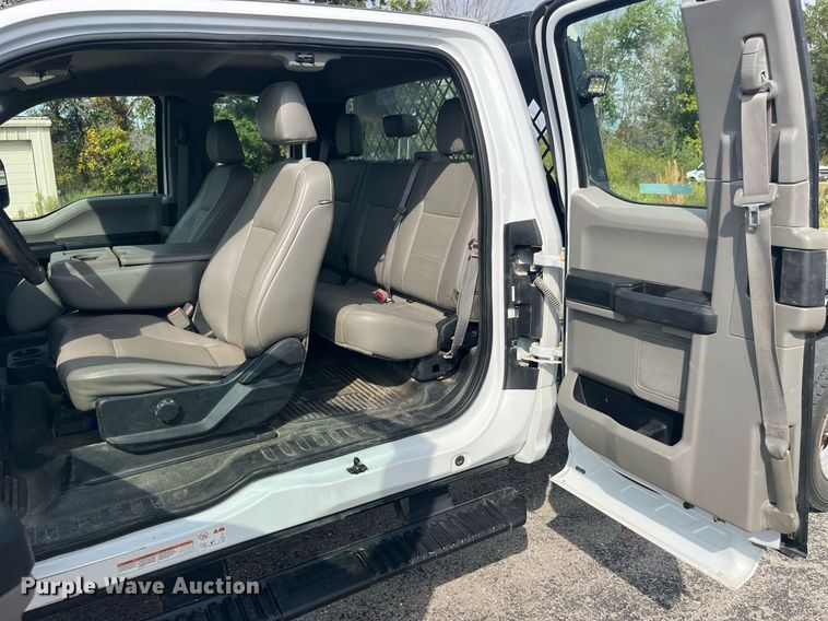 image for item LC9188 2018 Ford F450 Super Duty XL SuperCab flatbed truck