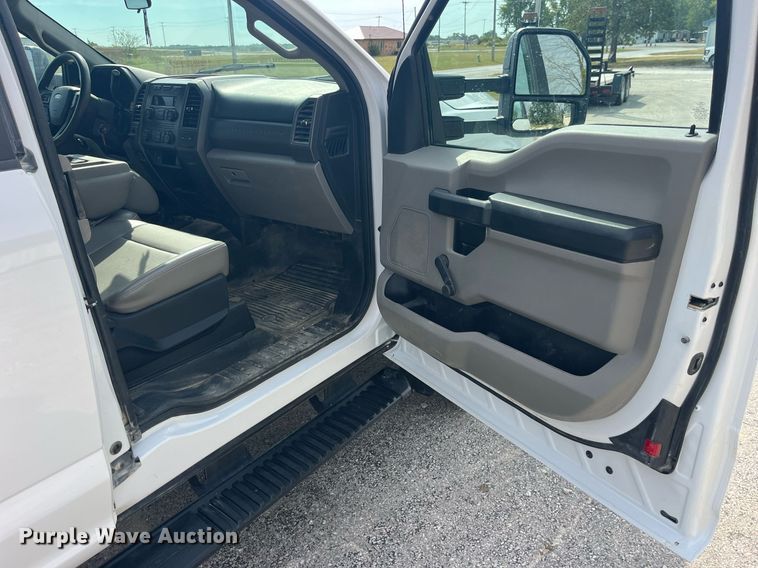 image for item LC9188 2018 Ford F450 Super Duty XL SuperCab flatbed truck