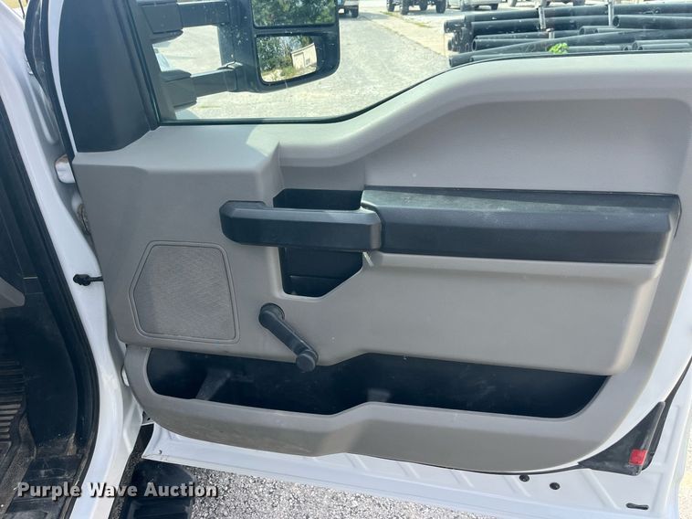 image for item LC9188 2018 Ford F450 Super Duty XL SuperCab flatbed truck