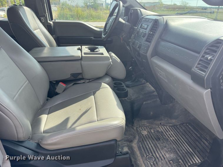 image for item LC9188 2018 Ford F450 Super Duty XL SuperCab flatbed truck